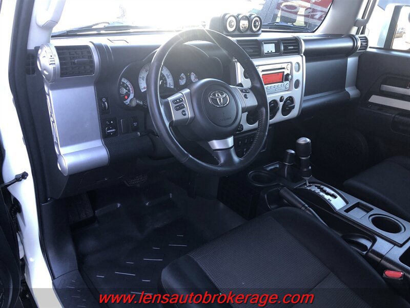 Used 2012 Toyota FJ Cruiser 4WD w/ Upgrade Pkg image 10