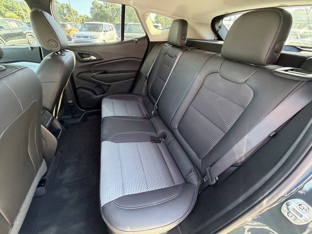 Certified 2025 Chevrolet Trax LT FWD image 17