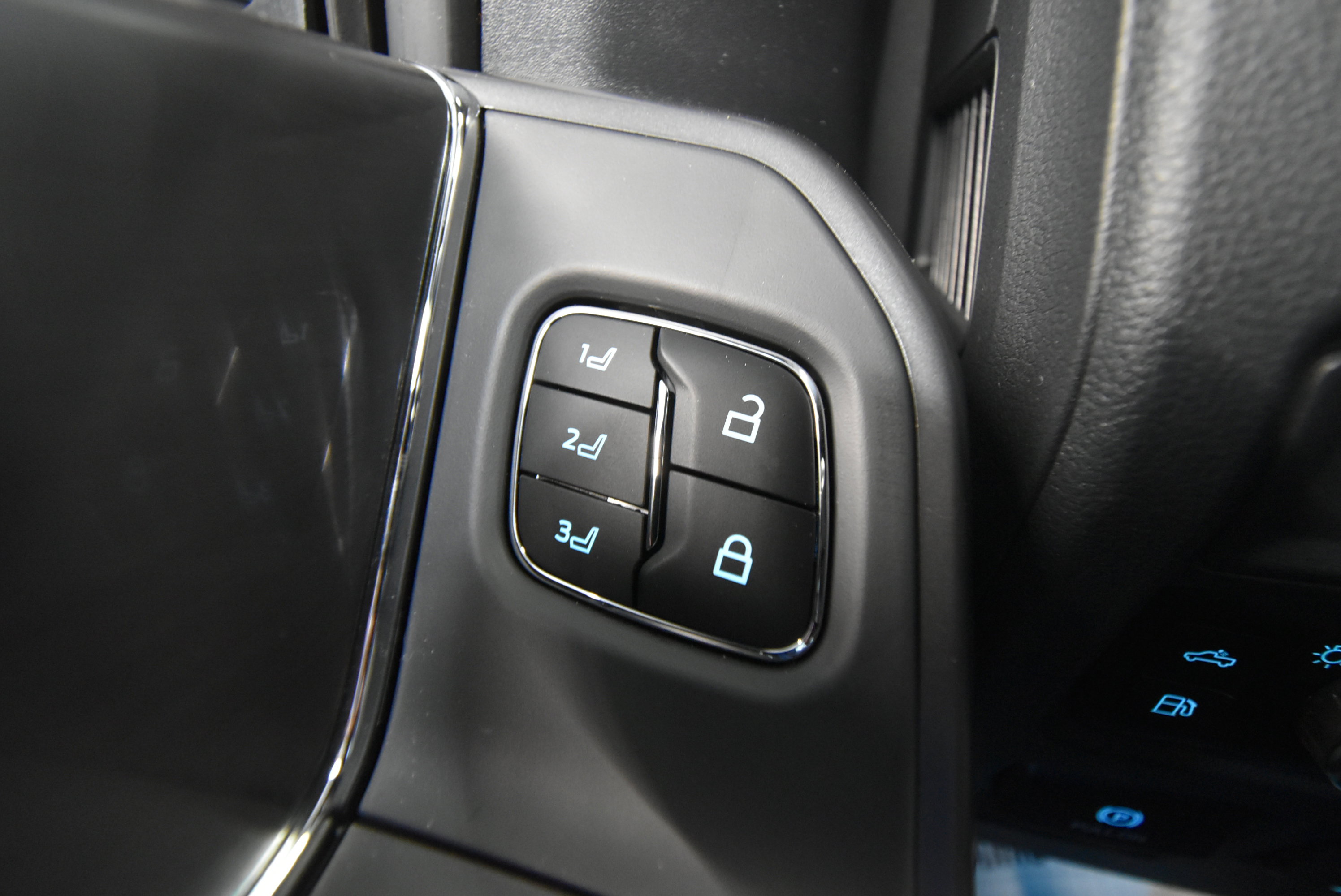 New 2025 Ford F150 Lariat w/ Equipment Group 502A High image 19