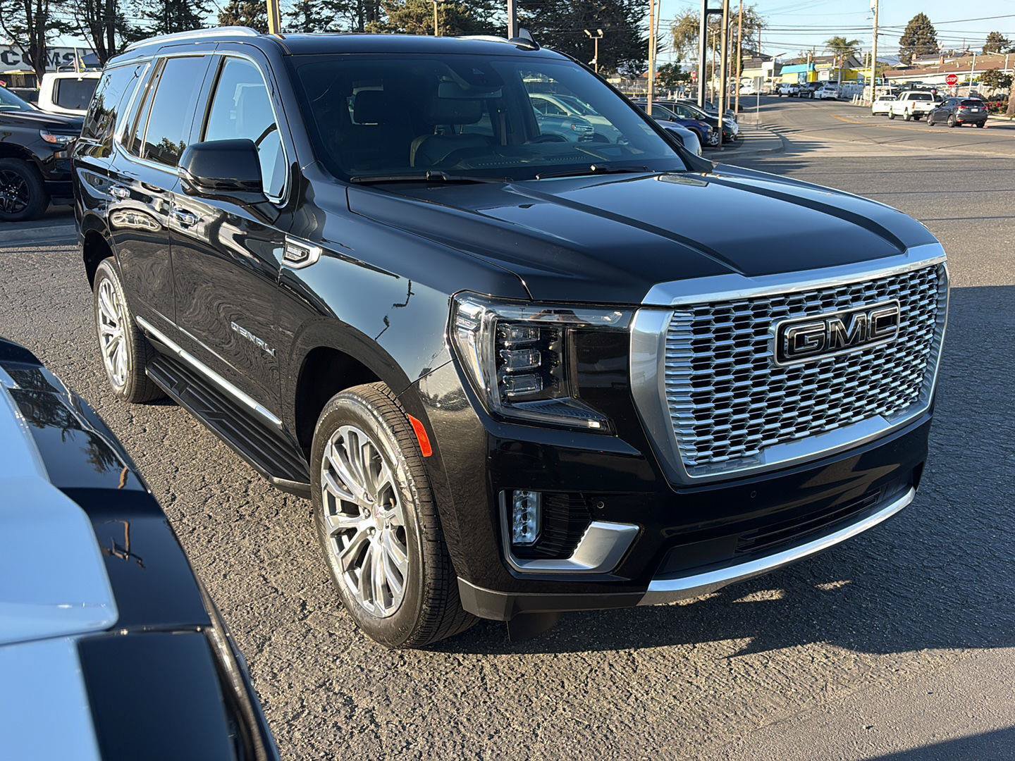 Used 2024 GMC Yukon Denali AWD/4WD image 1