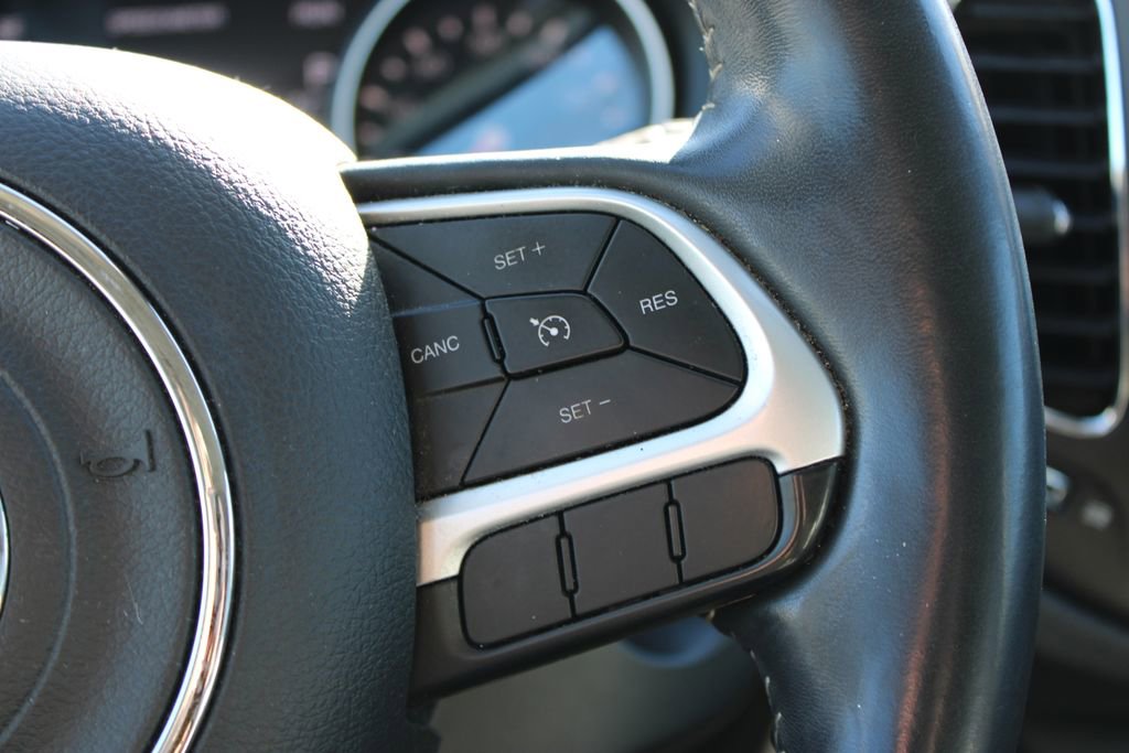 Used 2018 Jeep Compass Latitude w/ Popular Equipment Group image 14