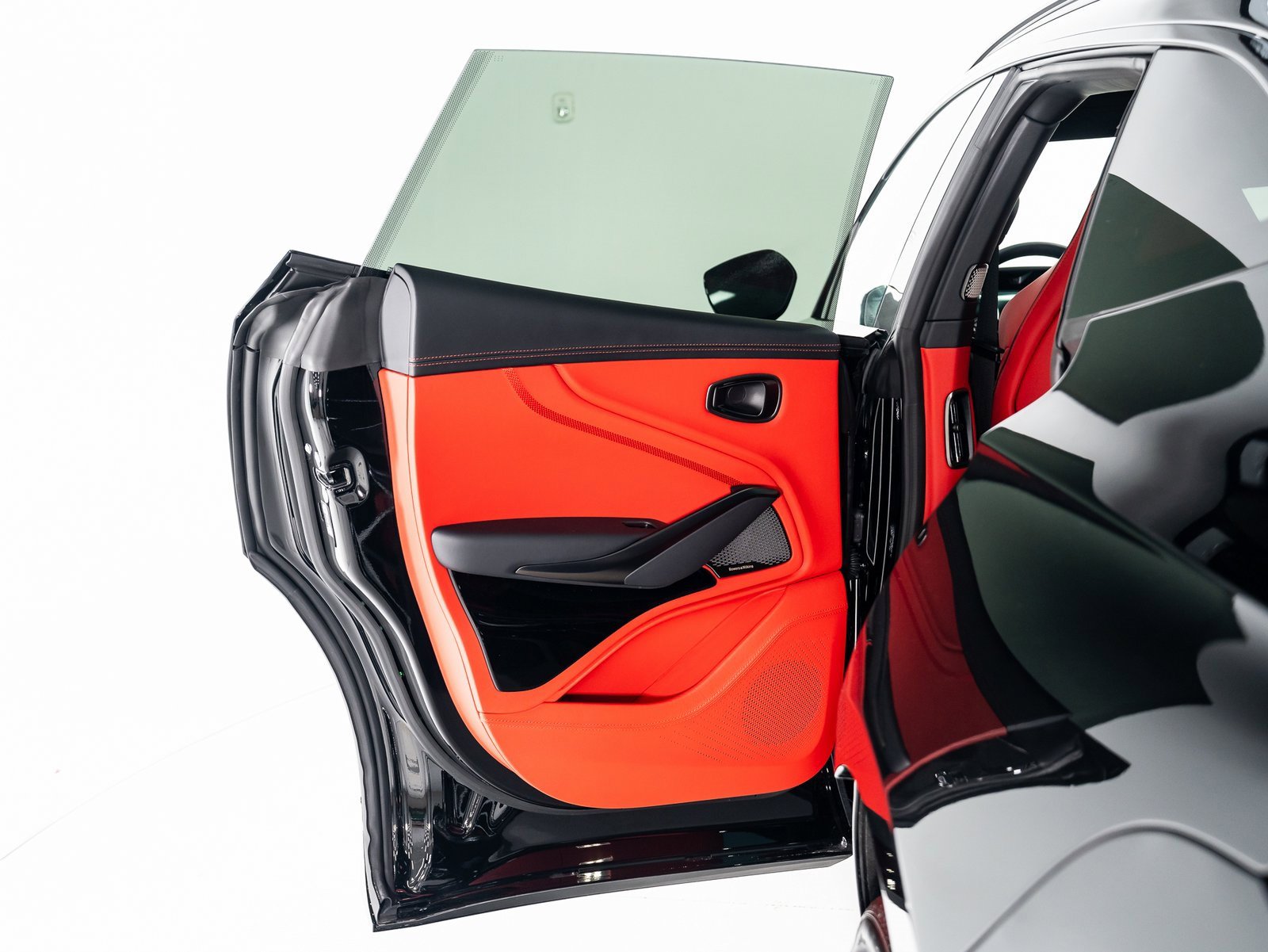 Used 2025 Aston Martin DBX 707 image 21