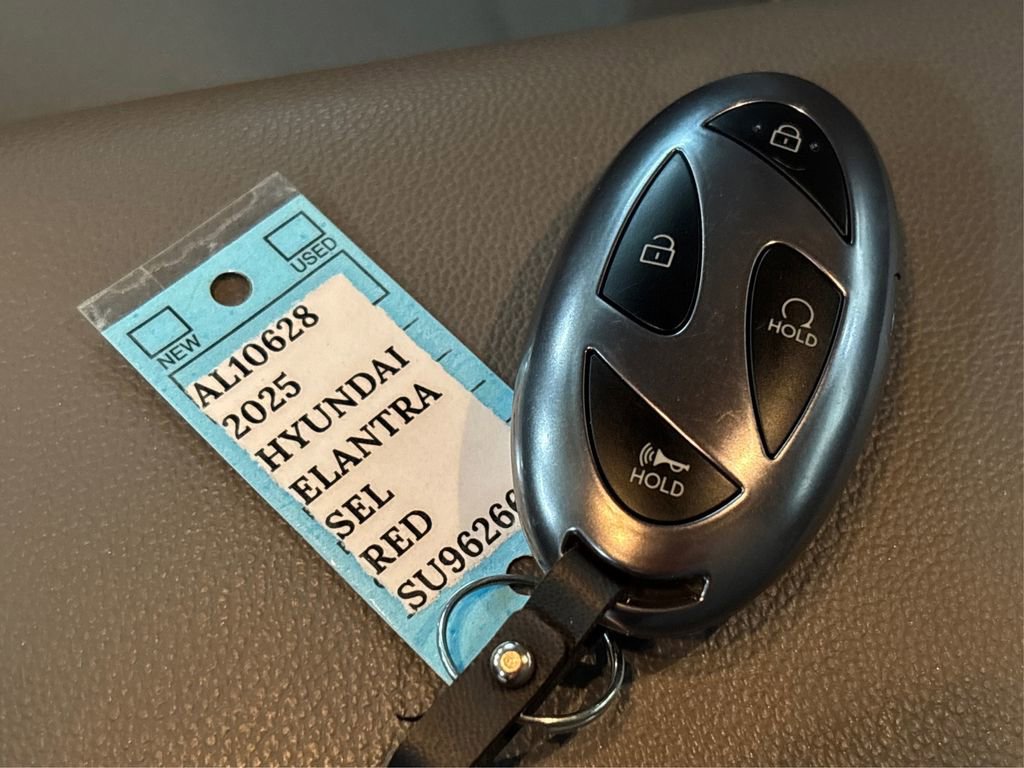 Certified 2025 Hyundai Elantra Sport image 30