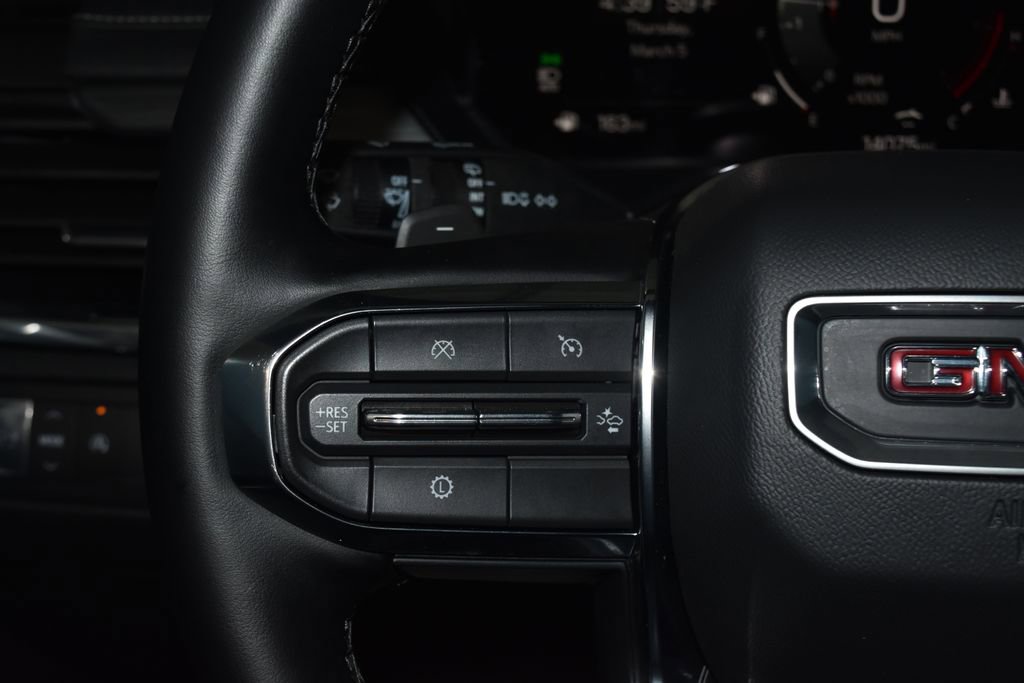 Used 2025 GMC Acadia Elevation image 9