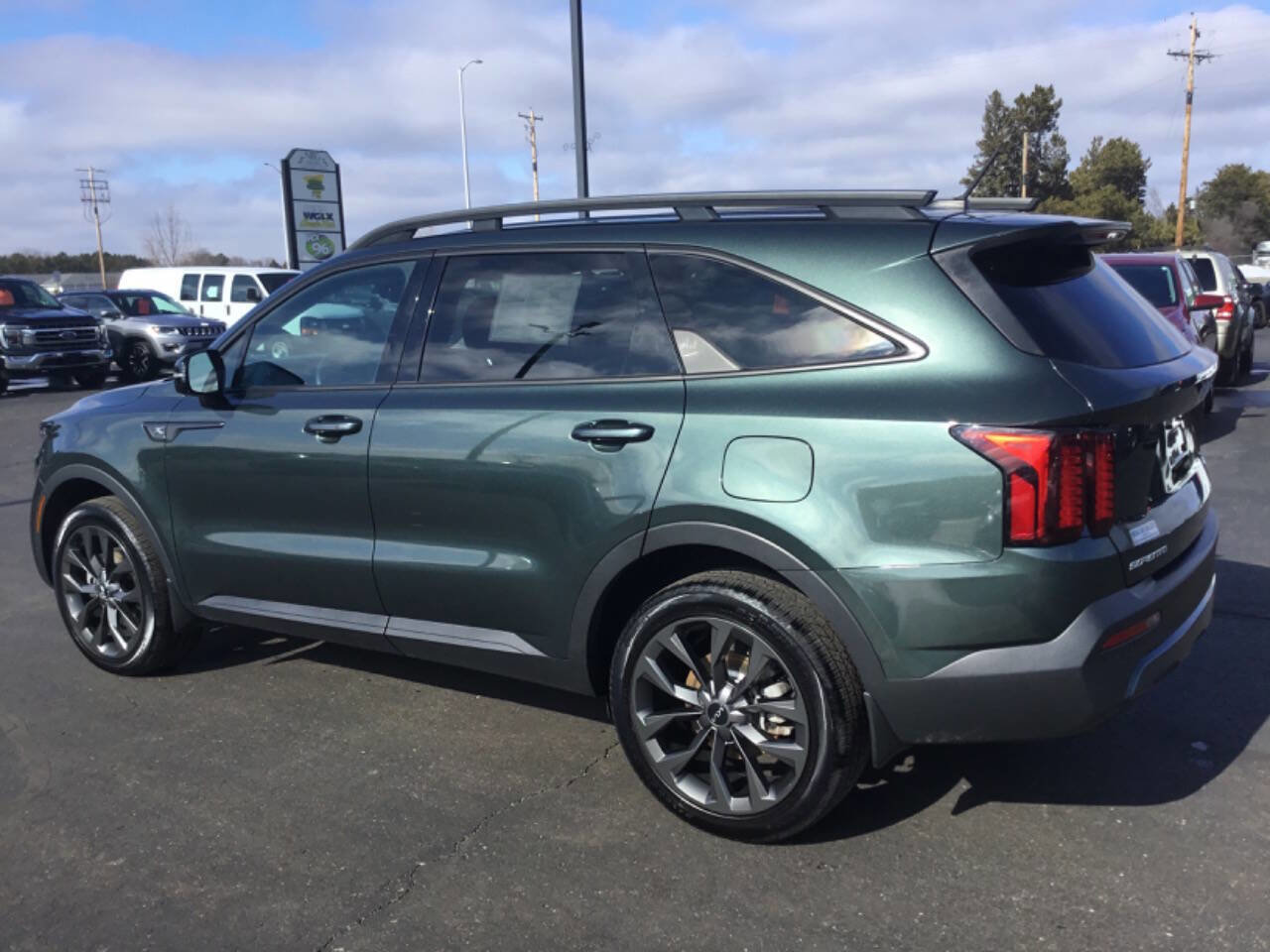 Used 2023 Kia Sorento AWD image 3