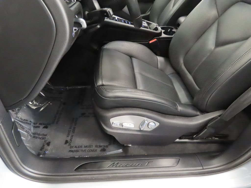 Certified 2024 Porsche Macan Turbo AWD/4WD image 41
