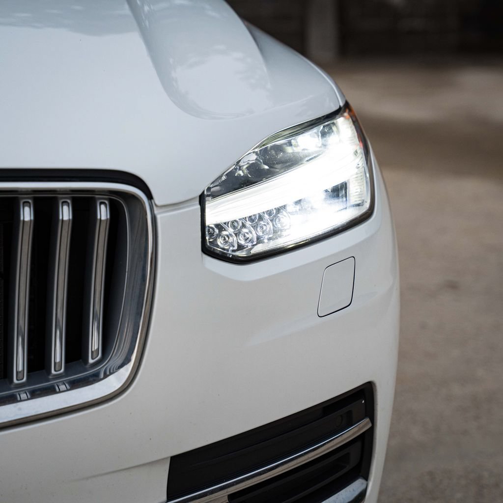 Certified 2025 Volvo XC90 T8 Ultra w/ Protection Package Premier AWD/4WD image 3