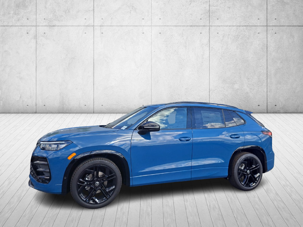 Used 2025 Volkswagen Tiguan SE R-Line FWD image 9