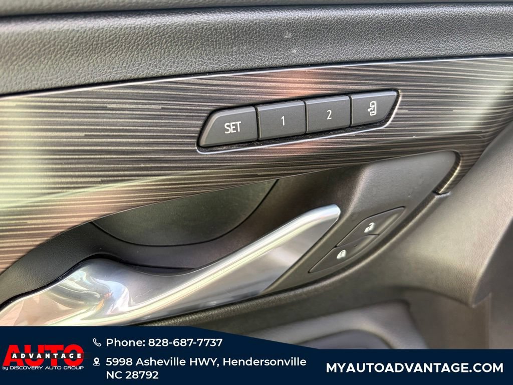 Used 2024 GMC Terrain SLT AWD/4WD image 25