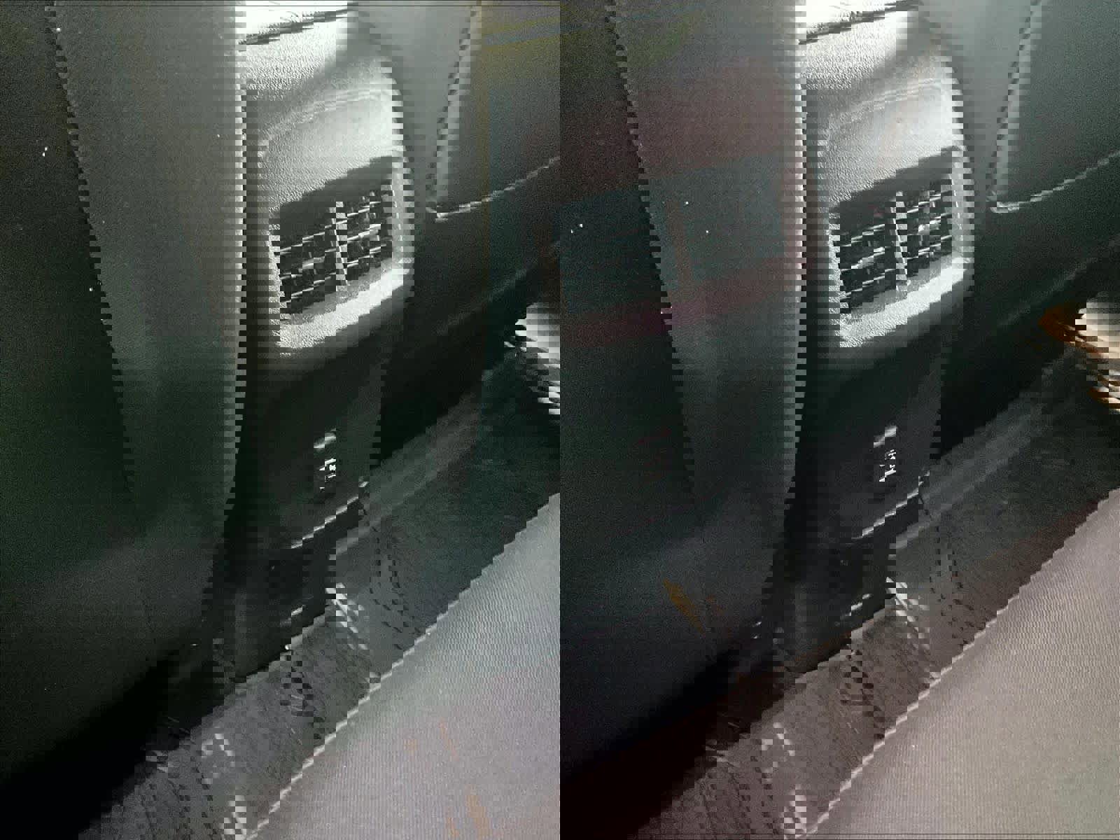 Used 2023 GMC Terrain SLE w/ Driver Convenience Package image 28