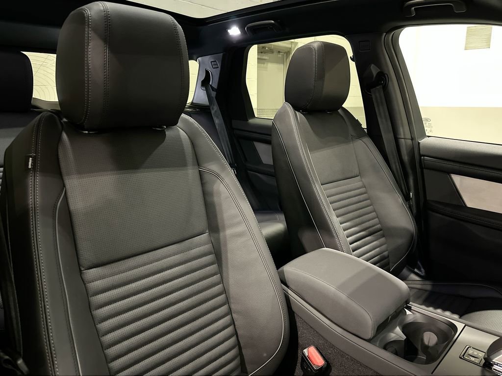 New 2026 Land Rover Discovery Sport Landmark image 6