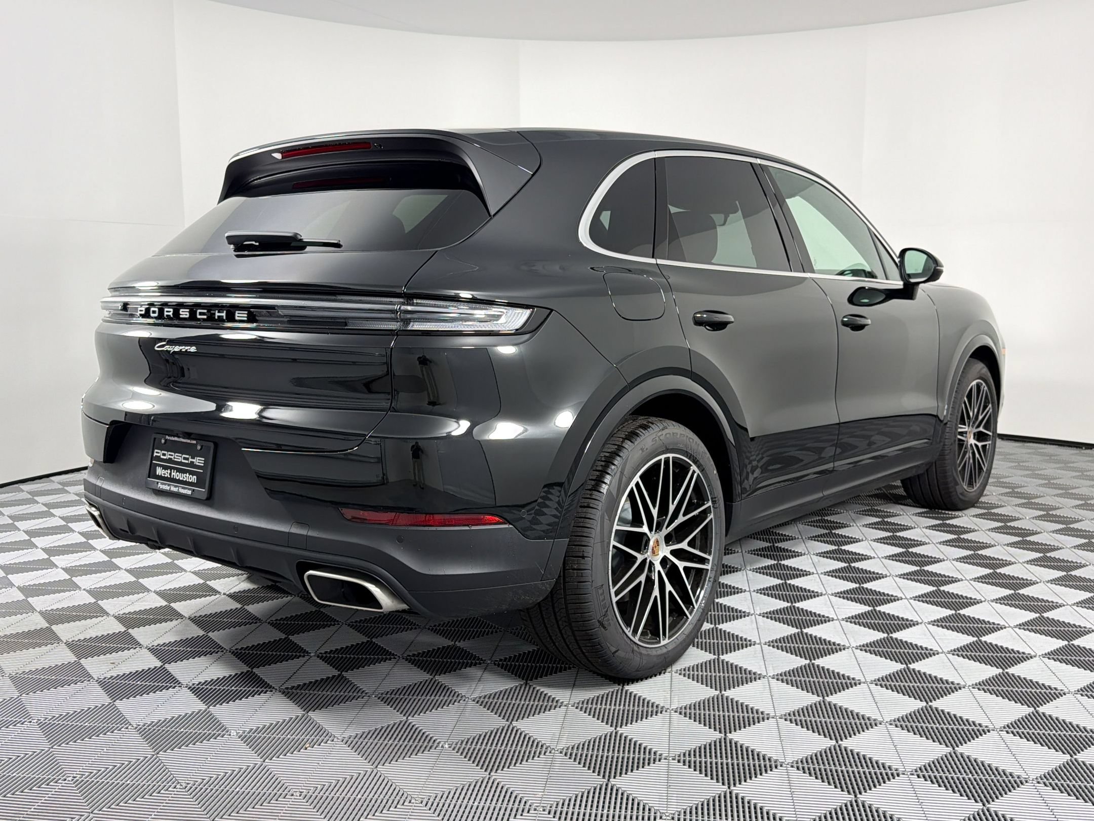 Certified 2026 Porsche Cayenne AWD/4WD image 9