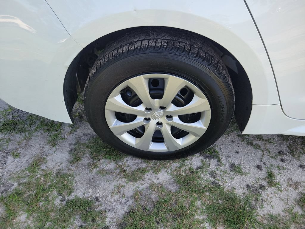 Used 2024 Toyota Corolla LE FWD image 8