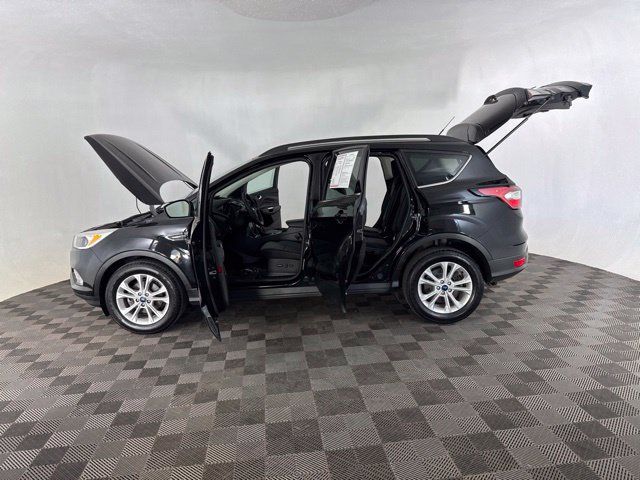 Used 2018 Ford Escape SE w/ Ford Safe & Smart Package FWD image 12