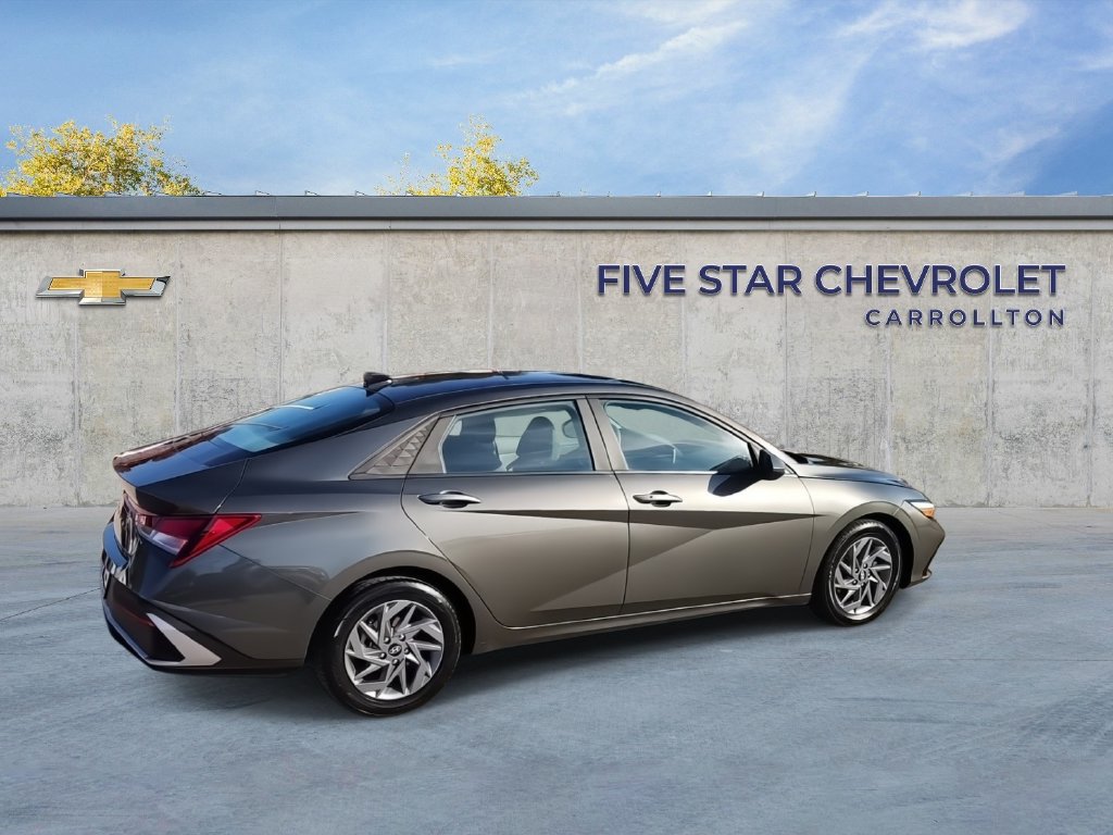 Used 2024 Hyundai Elantra SEL FWD image 8