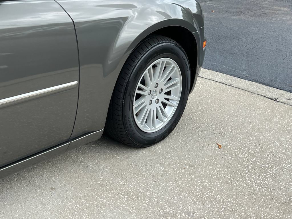 Used 2010 Chrysler 300 Touring RWD image 23