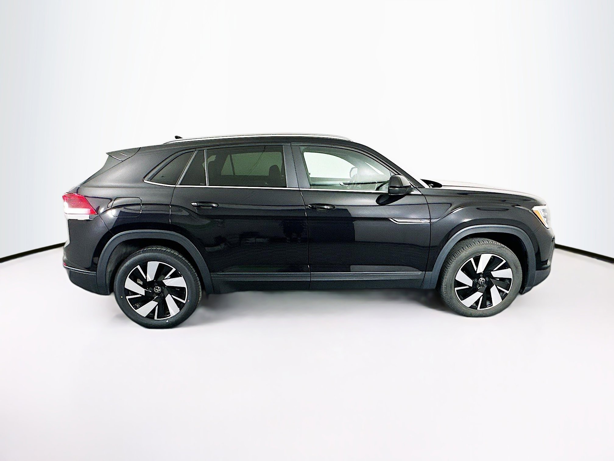 Used 2025 Volkswagen Atlas Cross Sport SE image 10