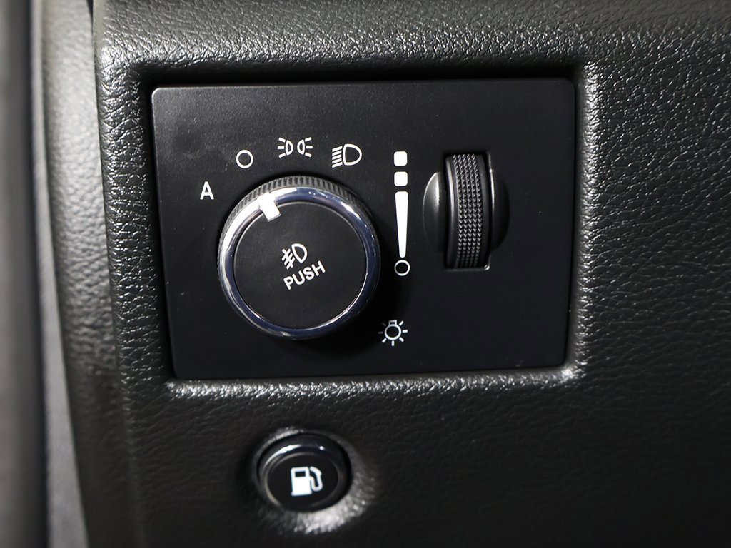 Used 2022 Jeep Grand Cherokee Limited image 41