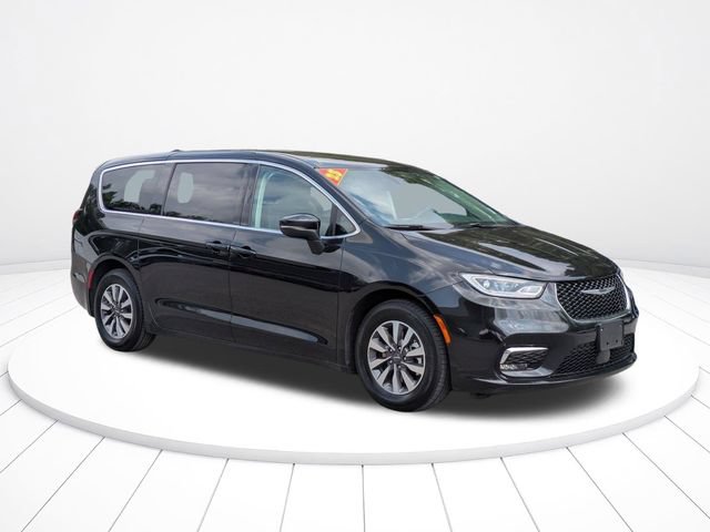 Used 2023 Chrysler Pacifica Touring-L FWD video 2
