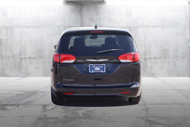Used 2023 Chrysler Voyager LX image 6