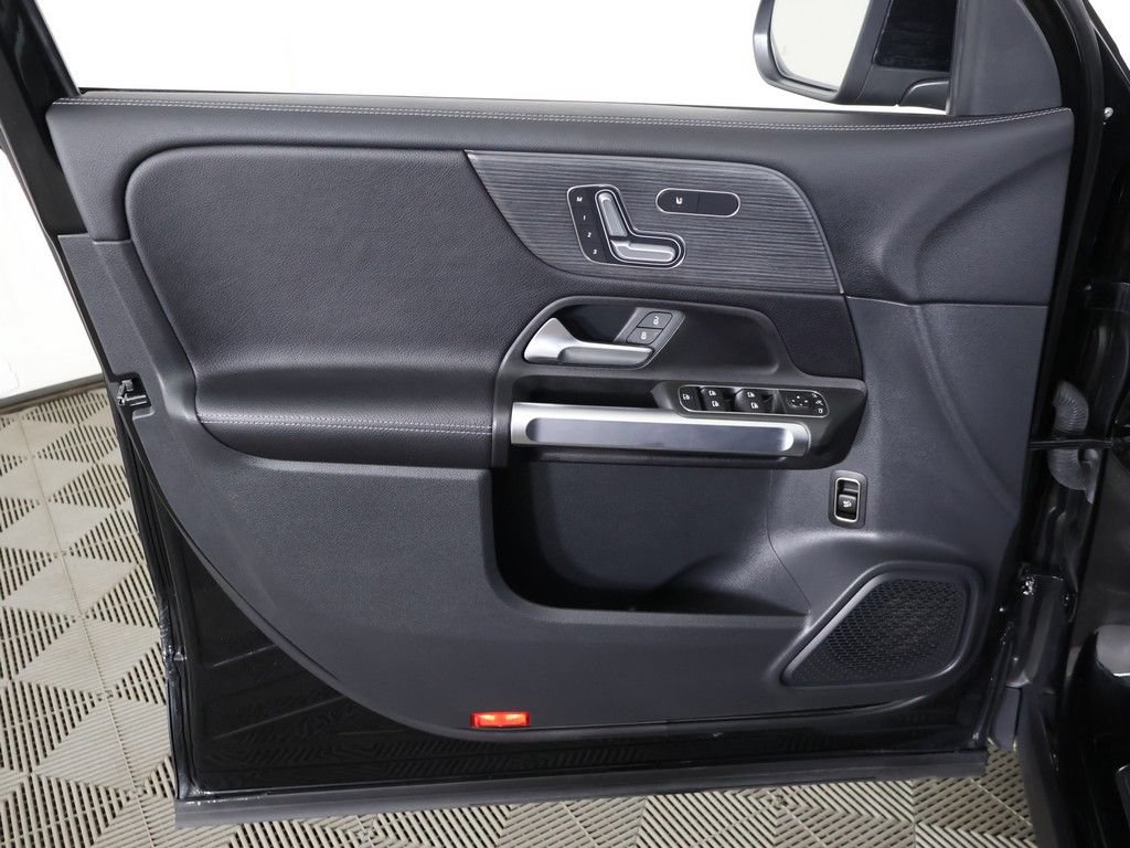 Used 2023 Mercedes-Benz GLB 250 4MATIC image 25