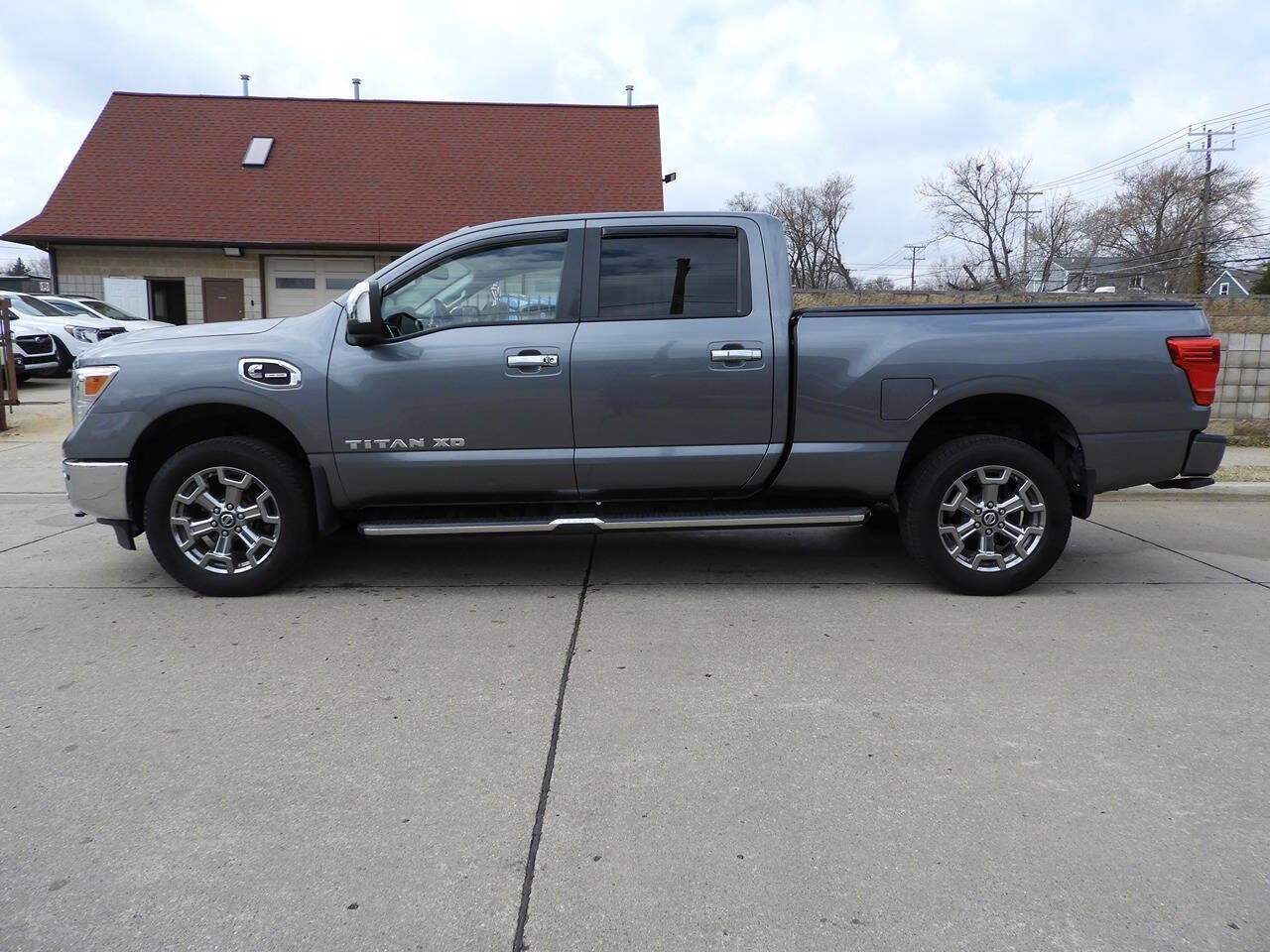 Used 2018 Nissan Titan SL w/ Chrome Package image 6