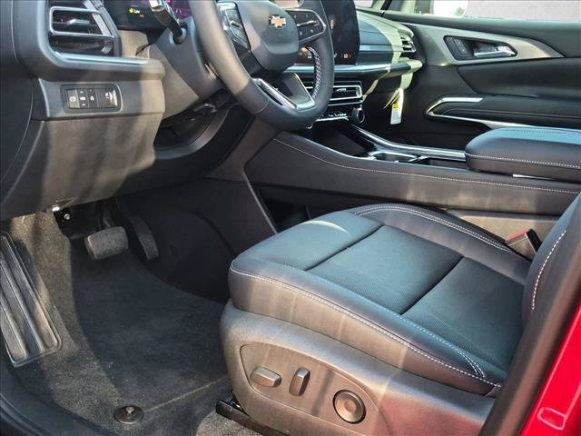 New 2027 Chevrolet Traverse LT w/ Driver Confidence Package FWD image 4