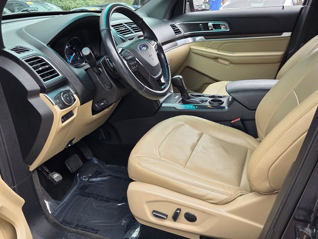 Used 2017 Ford Explorer Limited image 11