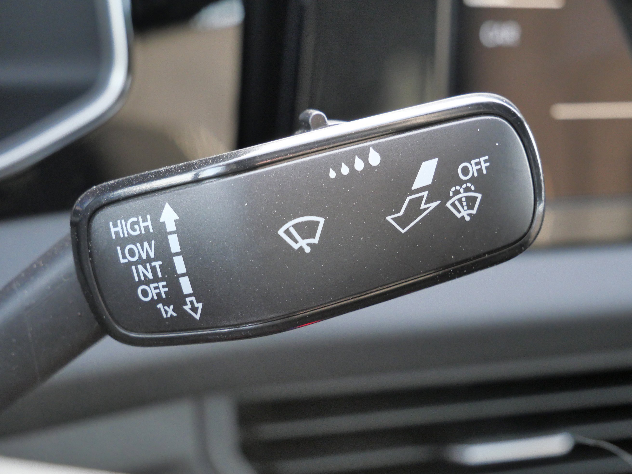 Certified 2025 Volkswagen Jetta Sport image 34