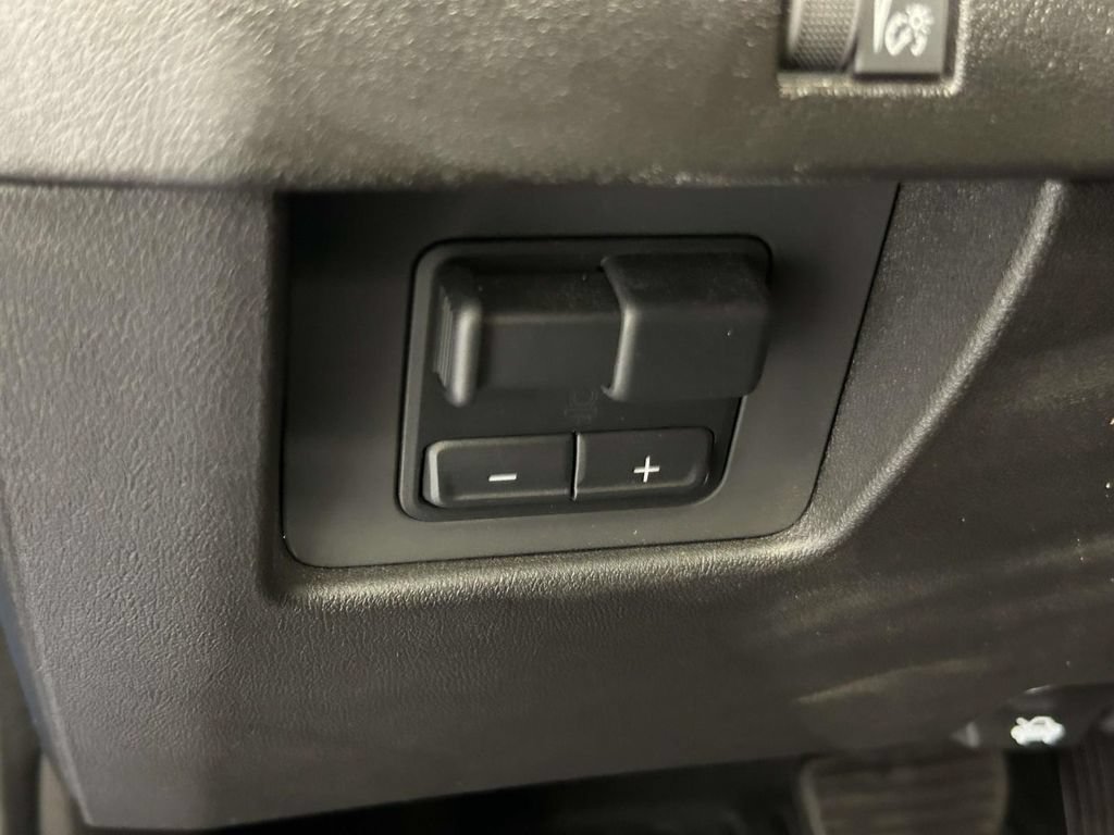Used 2025 Chevrolet Colorado Trail Boss AWD/4WD image 18