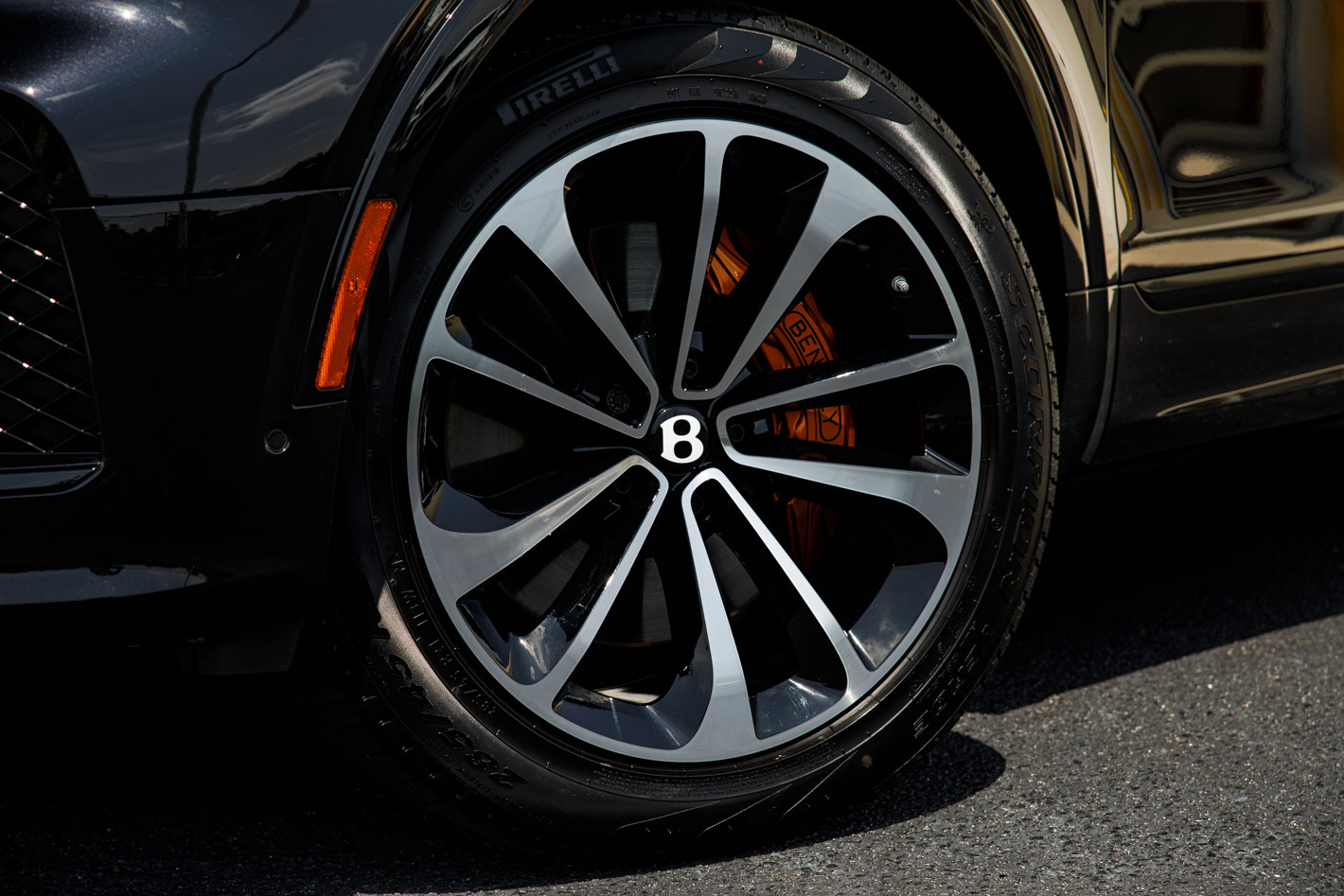 Certified 2023 Bentley Bentayga Extended Wheelbase AWD/4WD image 28