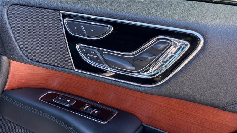 Used 2020 Lincoln Navigator Reserve AWD/4WD image 34
