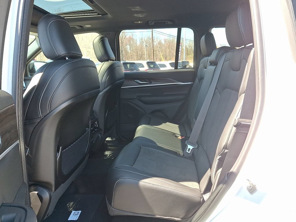New 2026 Jeep Grand Cherokee Altitude AWD/4WD image 7