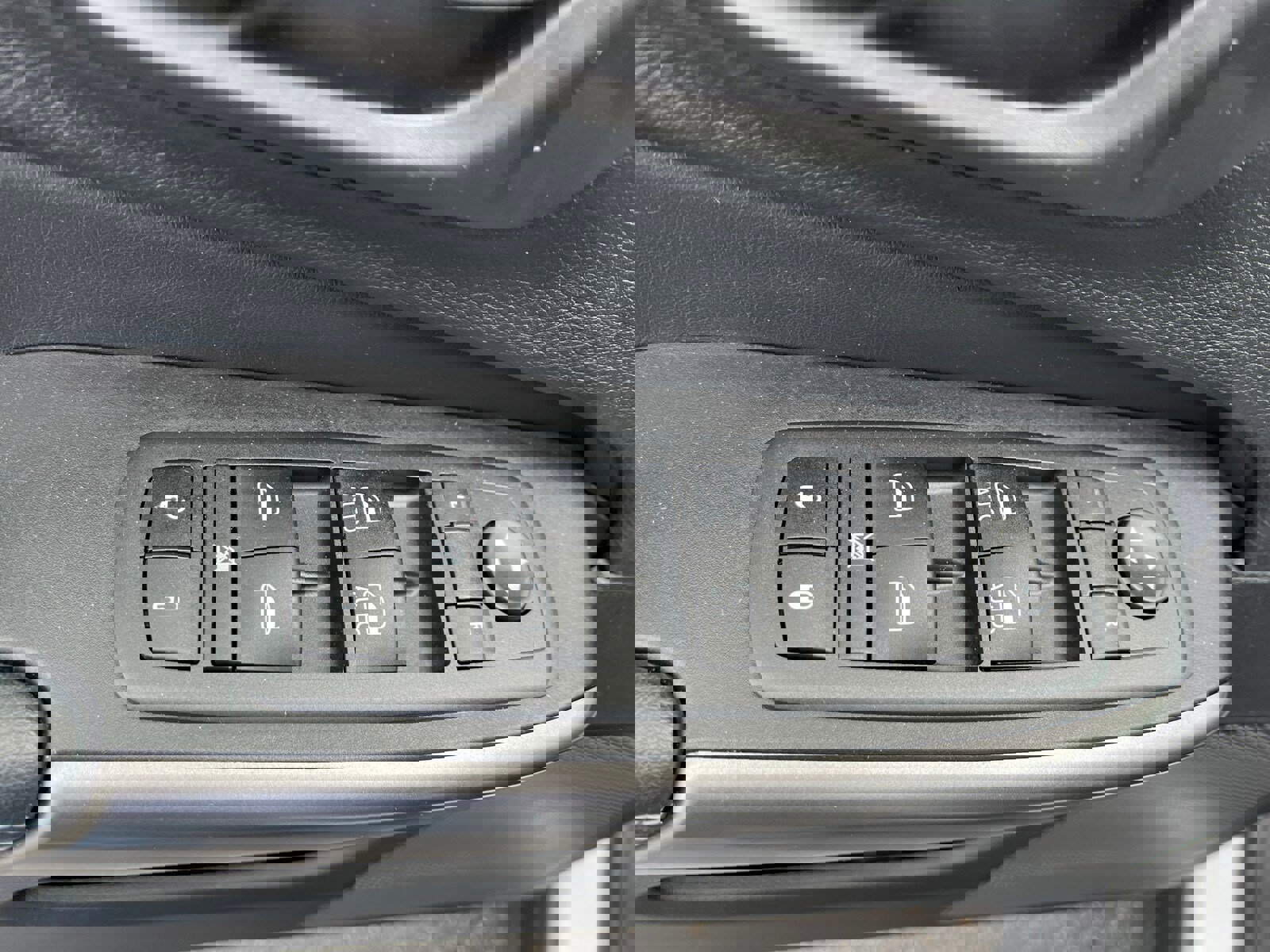 Used 2020 Jeep Cherokee Latitude Plus image 13