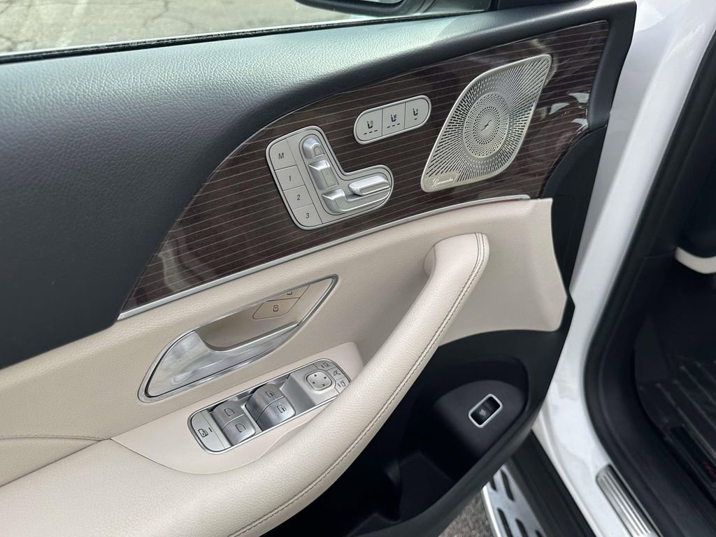 Used 2021 Mercedes-Benz GLS 450 4MATIC image 18