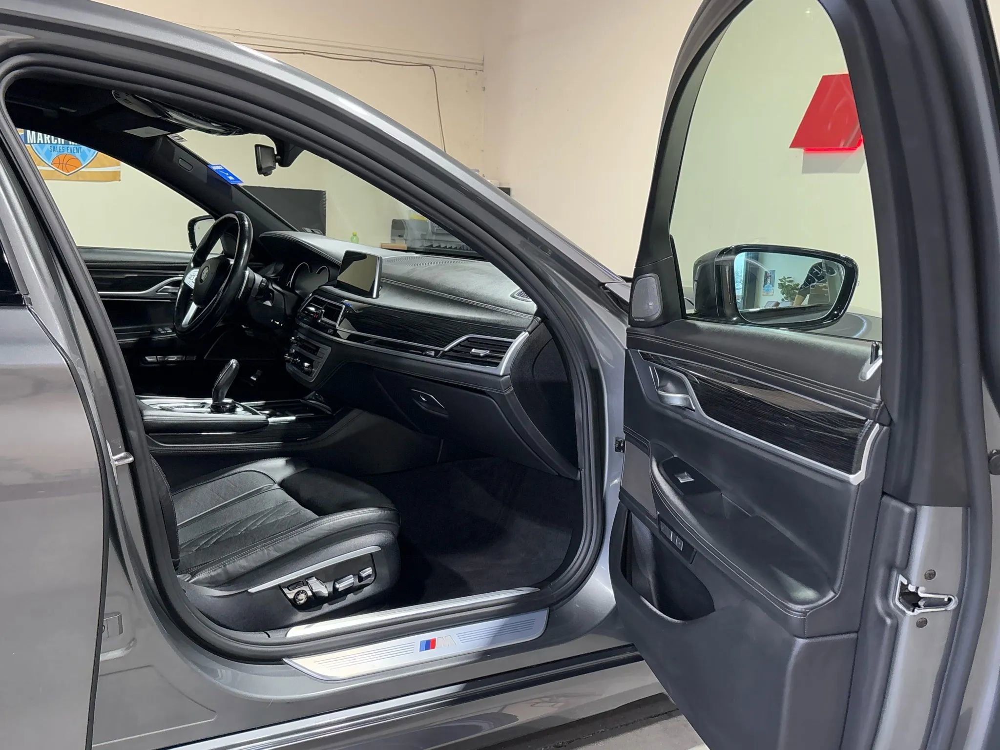 Used 2016 BMW 750i image 15