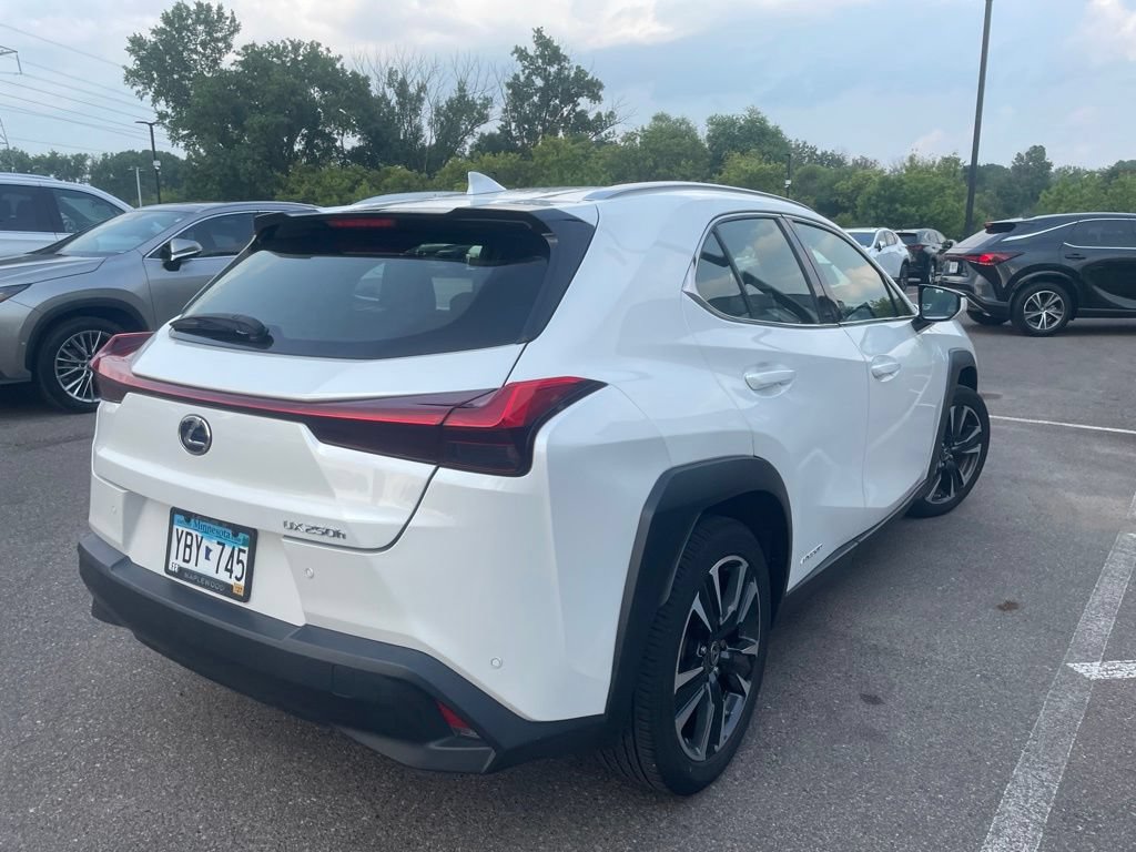 Used 2019 Lexus UX 250h w/ Premium Package AWD/4WD image 30