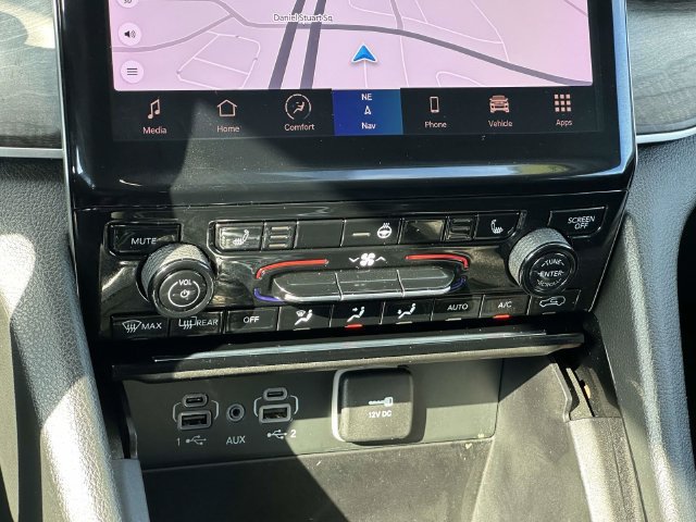 Used 2023 Jeep Grand Cherokee L Limited w/ Black Appearance Package AWD/4WD image 20