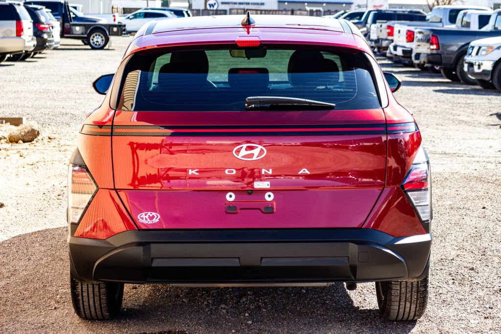 Used 2024 Hyundai Kona SE image 4