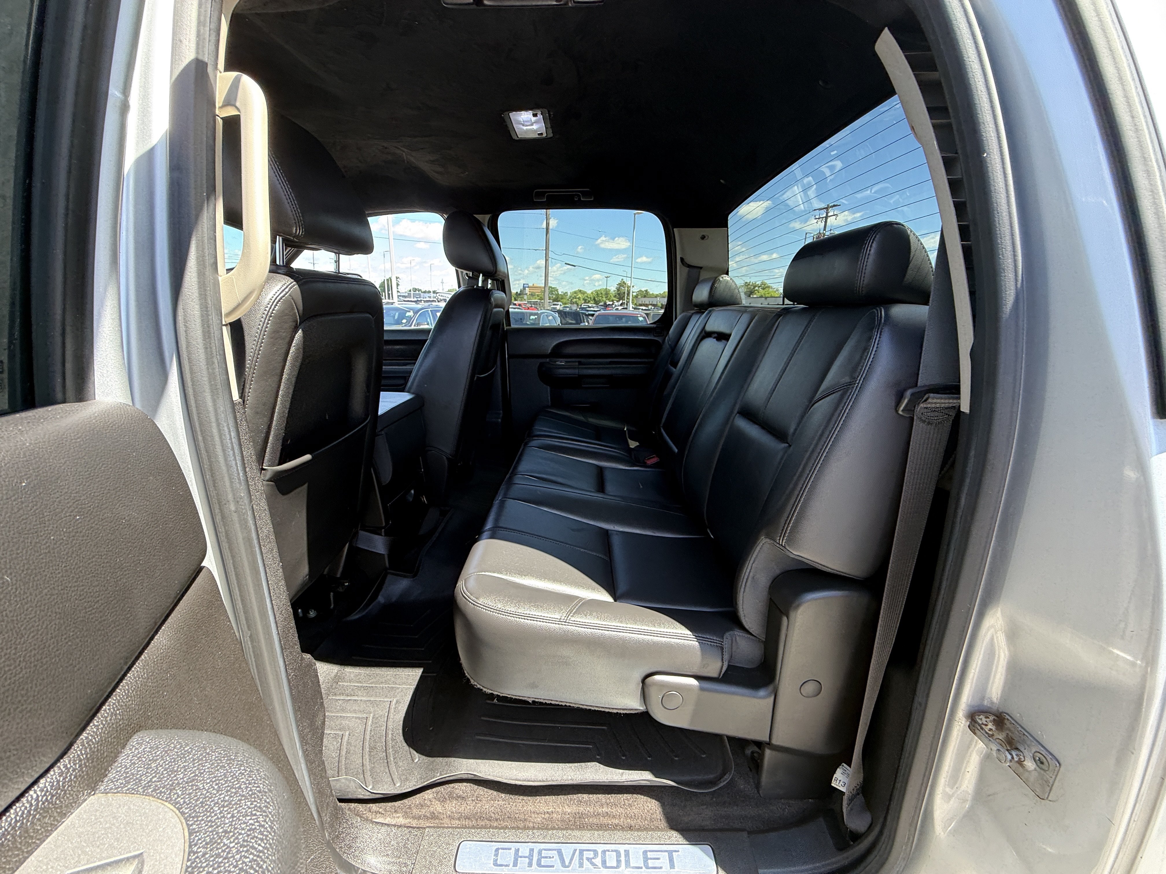 Used 2014 Chevrolet Silverado 2500 LT w/ Z71 Appearance Package AWD/4WD image 9