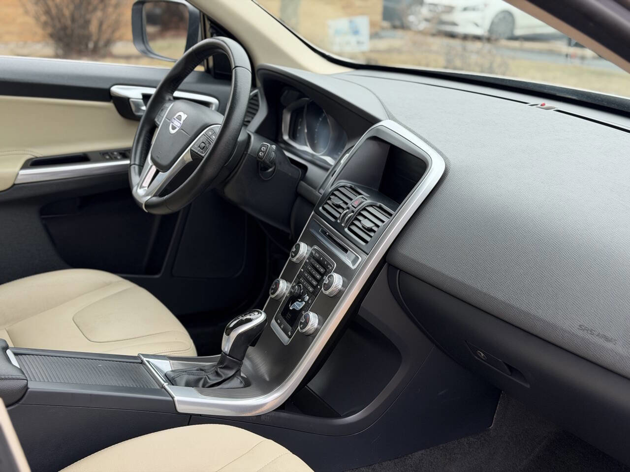 Used 2016 Volvo XC60 T6 AWD/4WD image 15