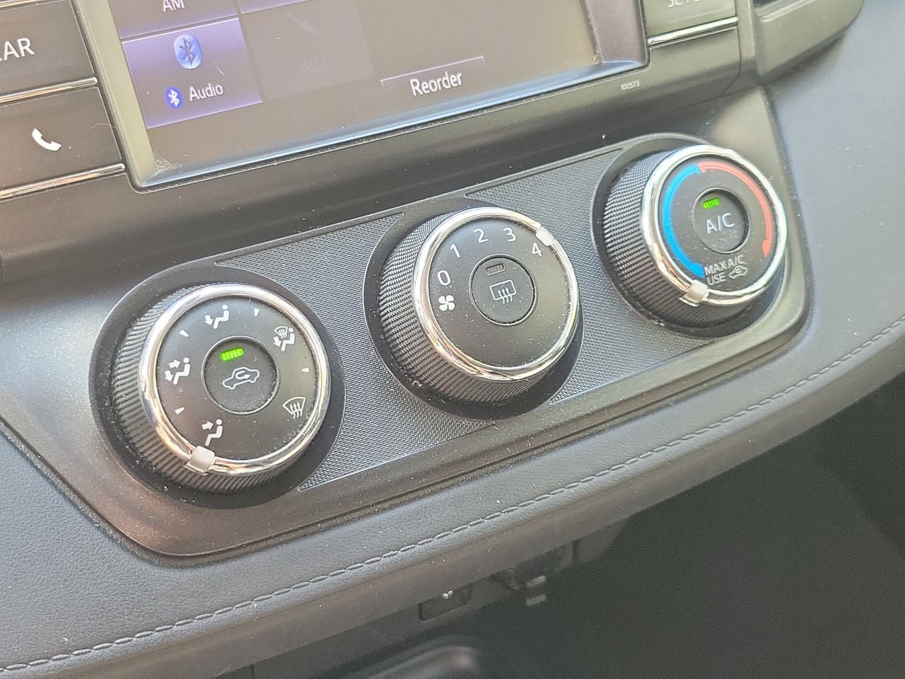 Used 2018 Toyota RAV4 LE FWD image 26