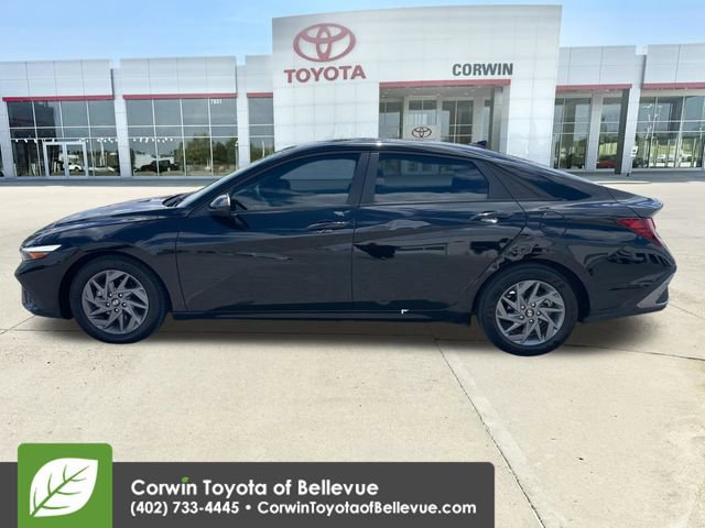 Used 2024 Hyundai Elantra SEL FWD image 2