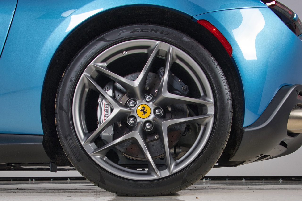 Certified 2025 Ferrari Roma Spider RWD image 20