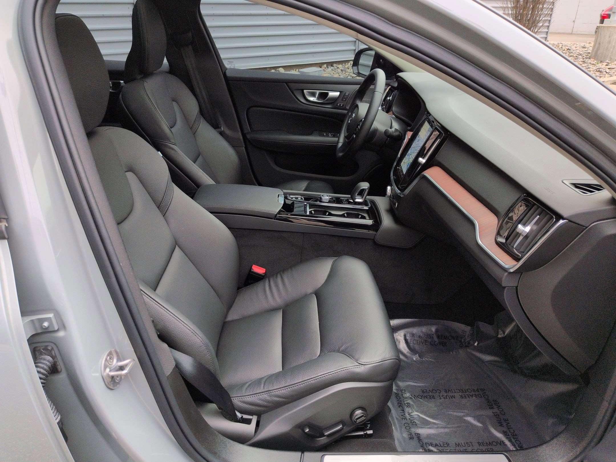 Used 2025 Volvo S60 T8 Plus image 31