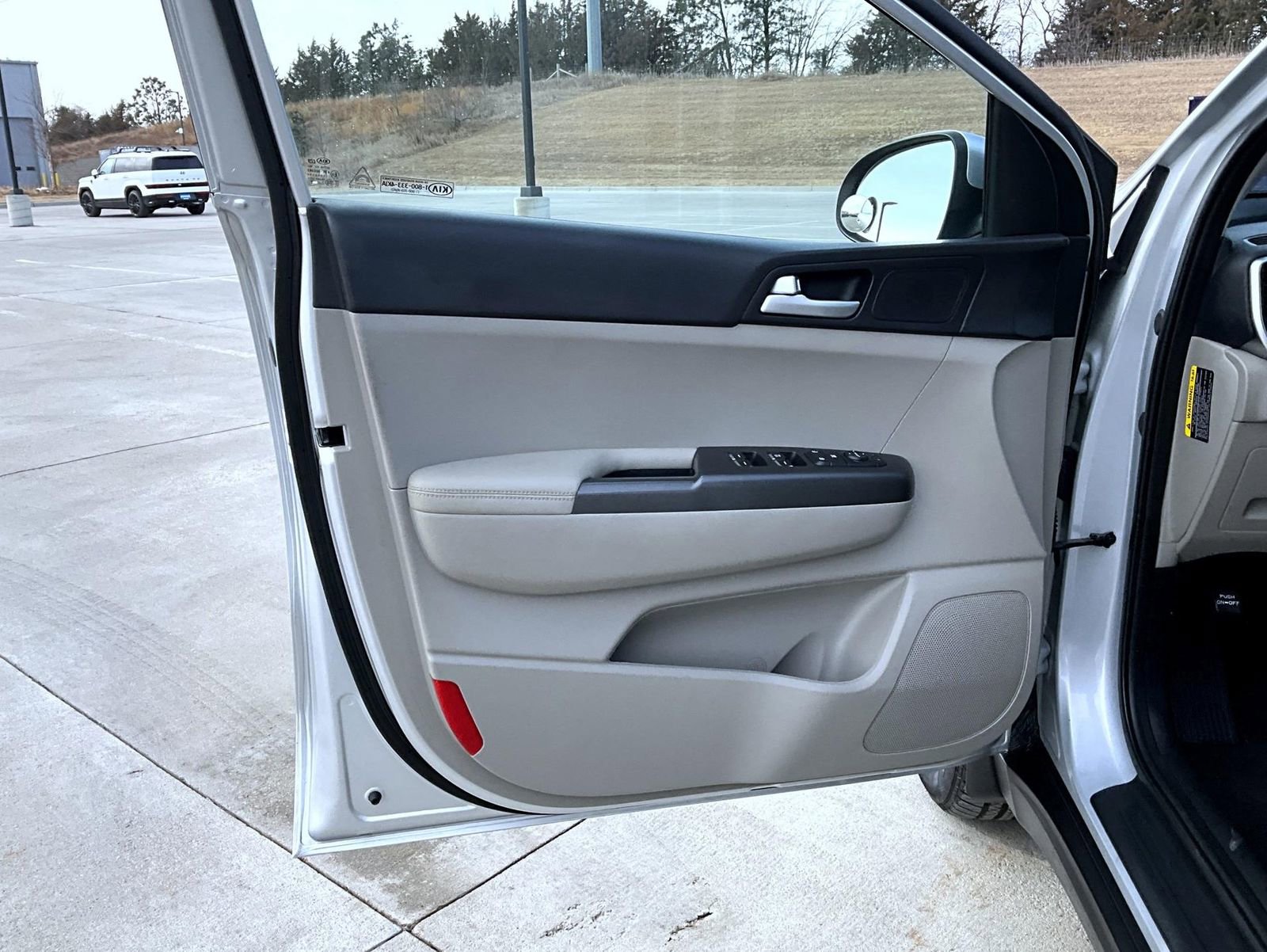 Used 2020 Kia Sportage LX image 9