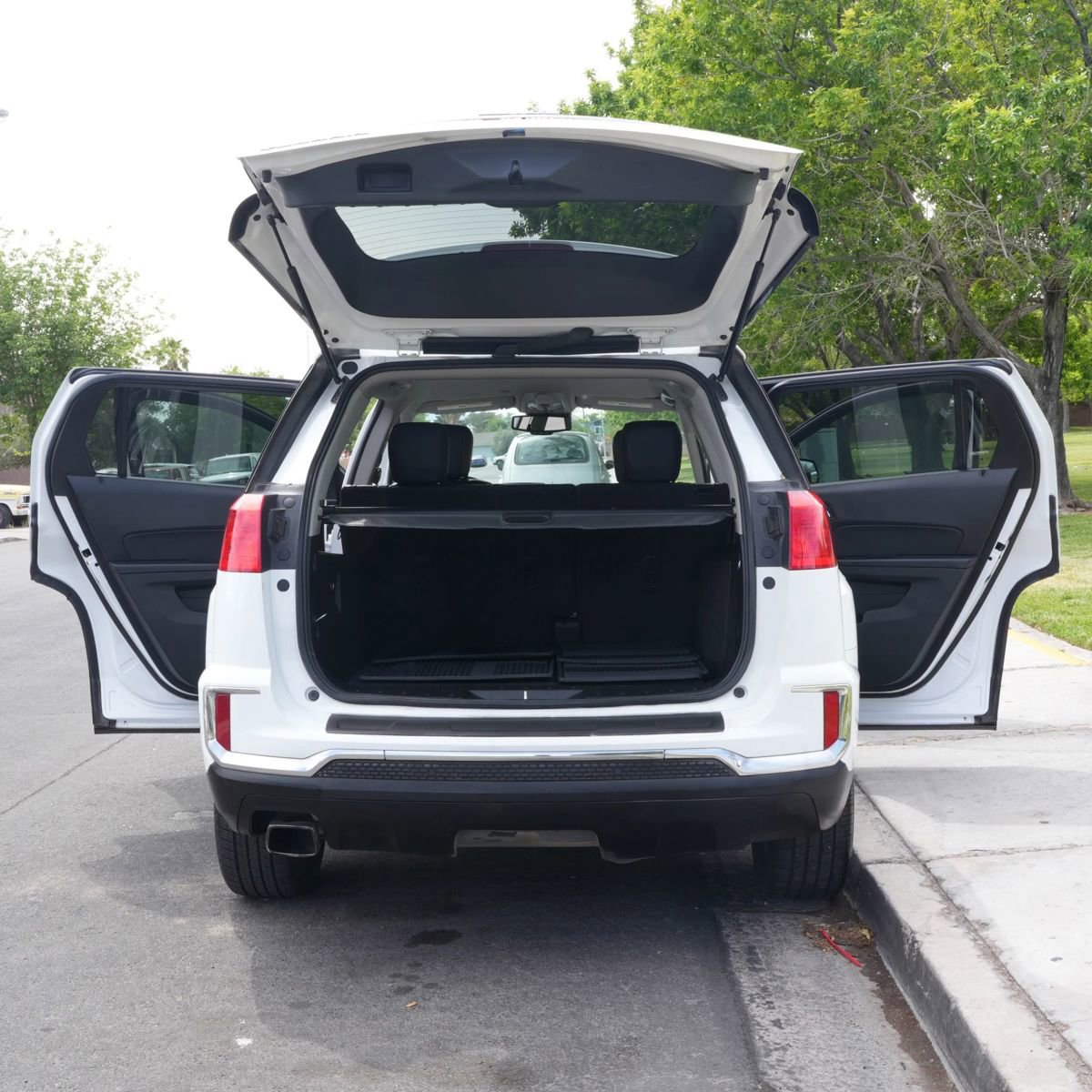 Used 2017 GMC Terrain SLT FWD image 9