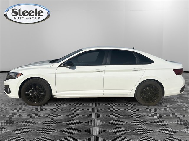 Used 2022 Volkswagen Jetta Sport image 2