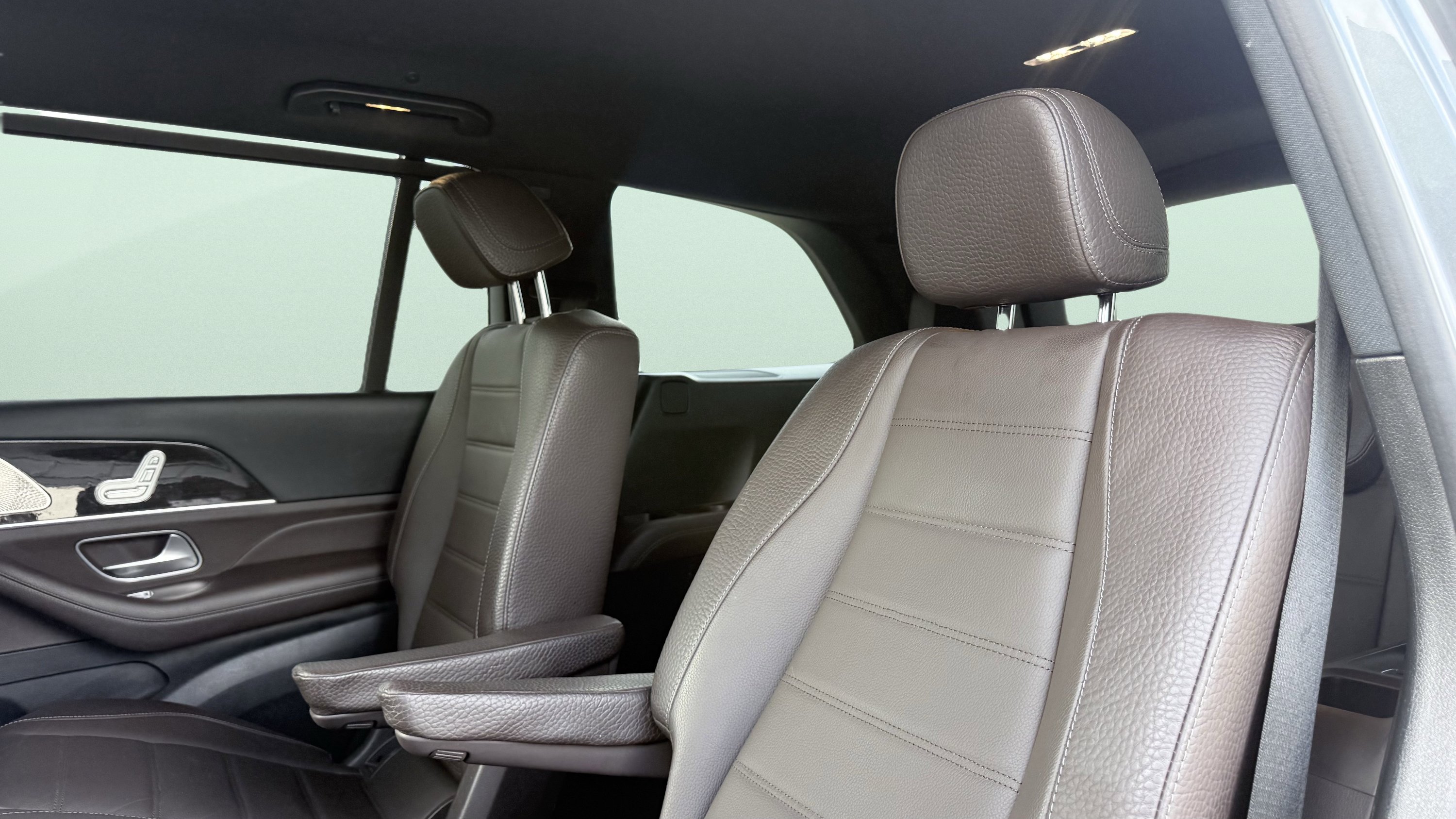 Used 2022 Mercedes-Benz GLS 450 4MATIC image 33