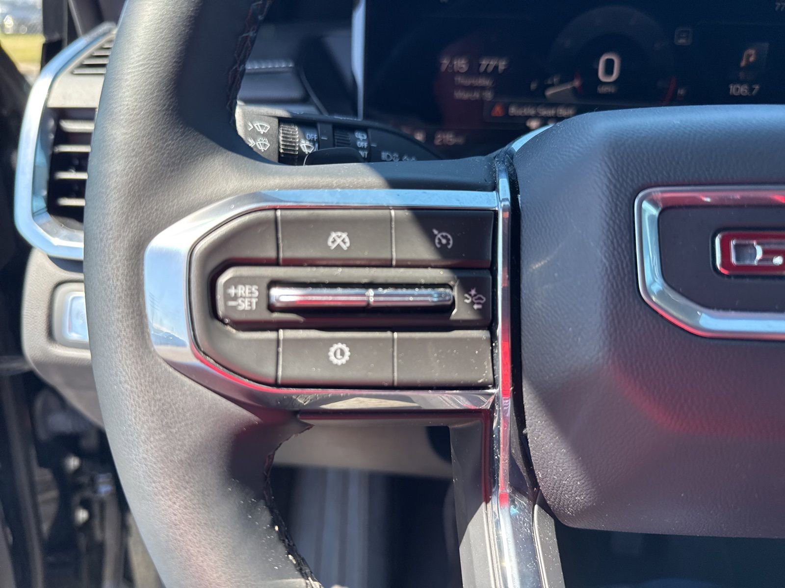 Used 2025 GMC Acadia Elevation image 17